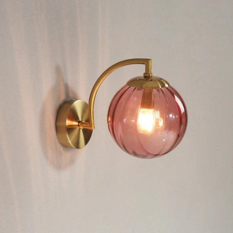 Arandela de Parede em Metal Dourado com Detalhes em Vidro