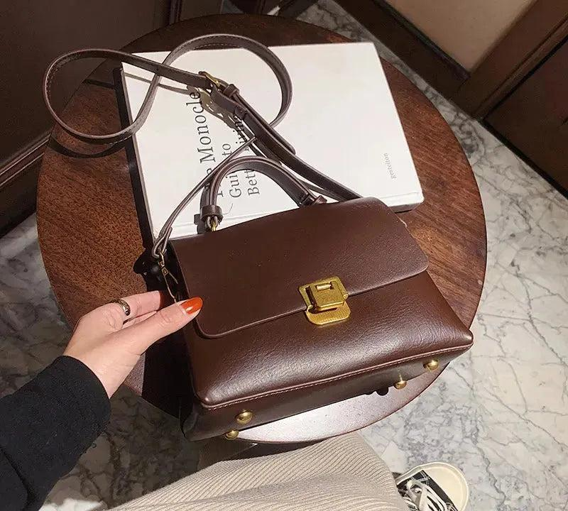 Bolsa Transversal Feminina de Couro PU Vintage com Fecho Dourado