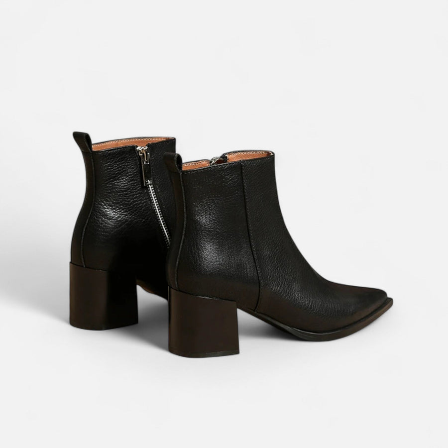 Bota Chelsea Feminina em Couro Legítimo – Bico Fino e Salto Quadrado
