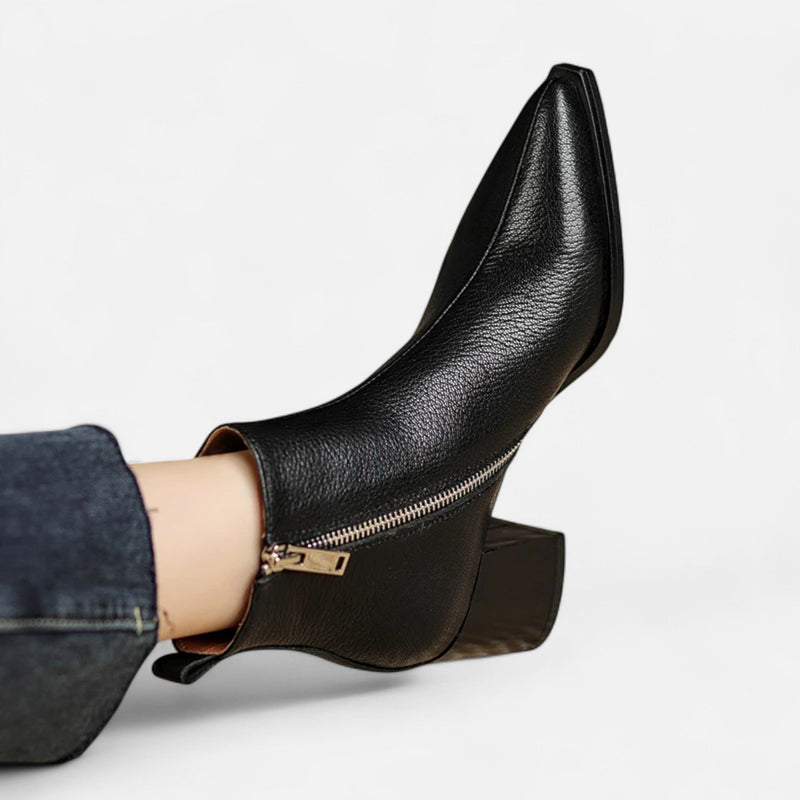 Bota Chelsea Feminina em Couro Legítimo – Bico Fino e Salto Quadrado