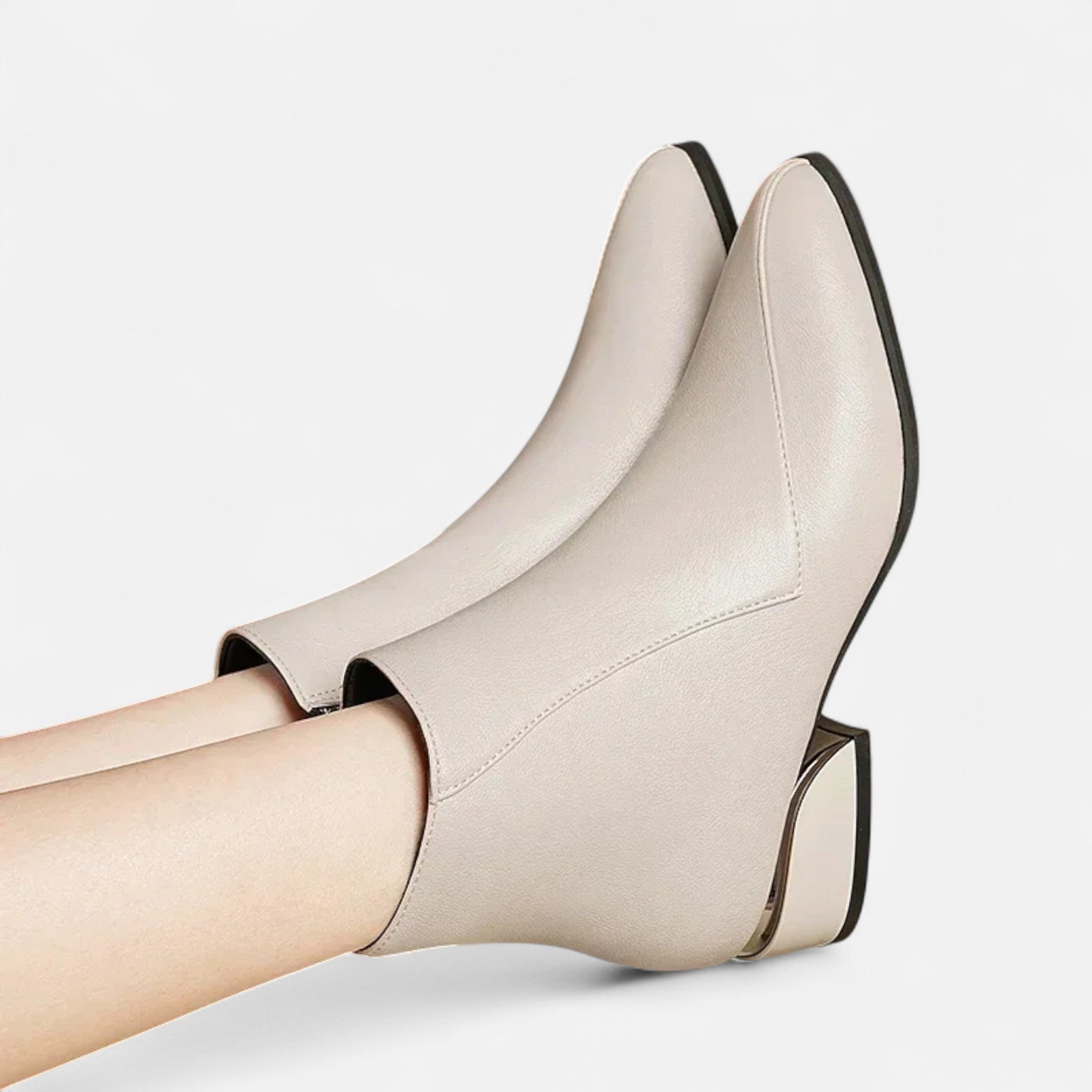Bota de Cano Curto Feminina – Sofisticação Refinada para o Dia a Dia