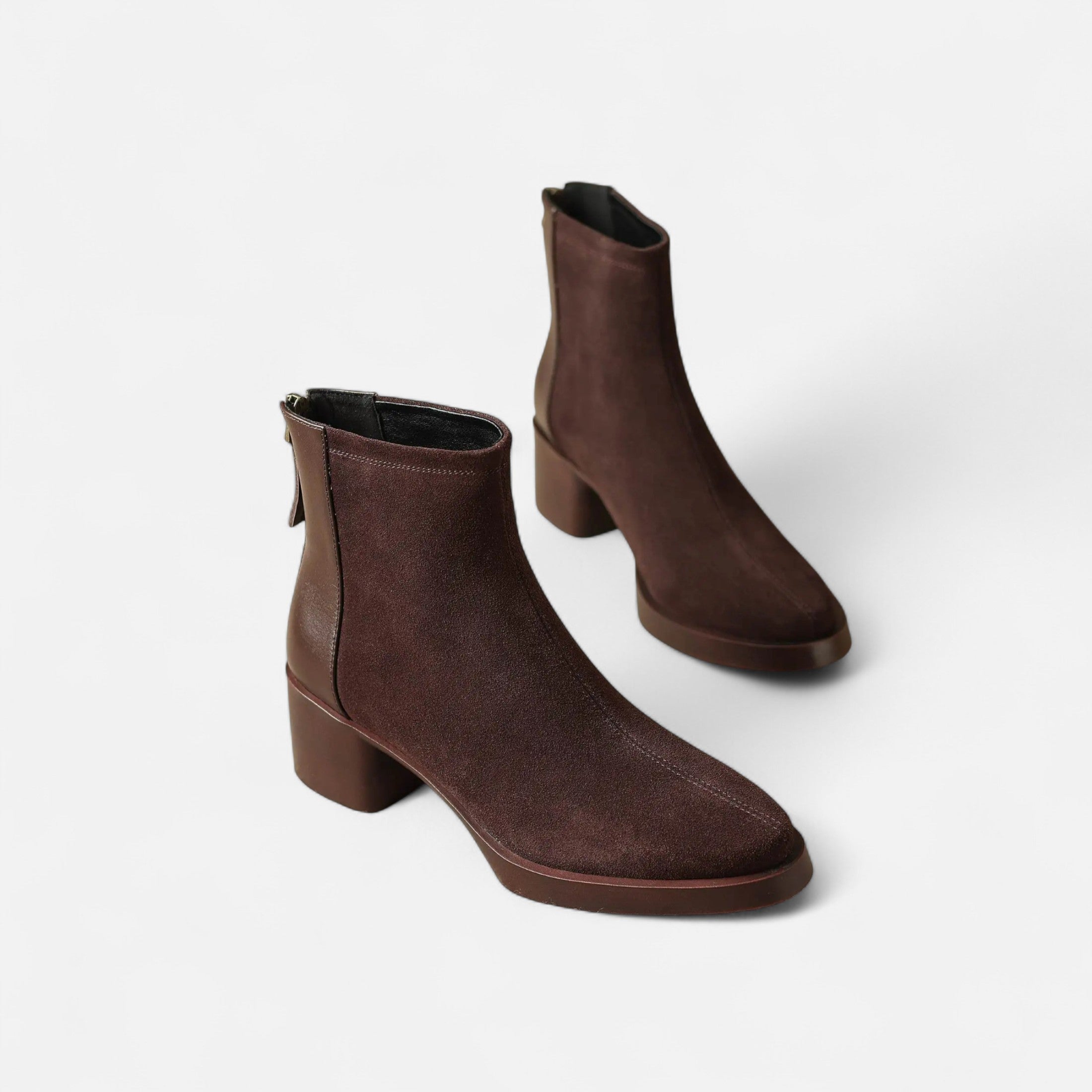 Bota de Cano Curto em Couro Suede para Mulheres – Bico Quadrado e Salto Médio