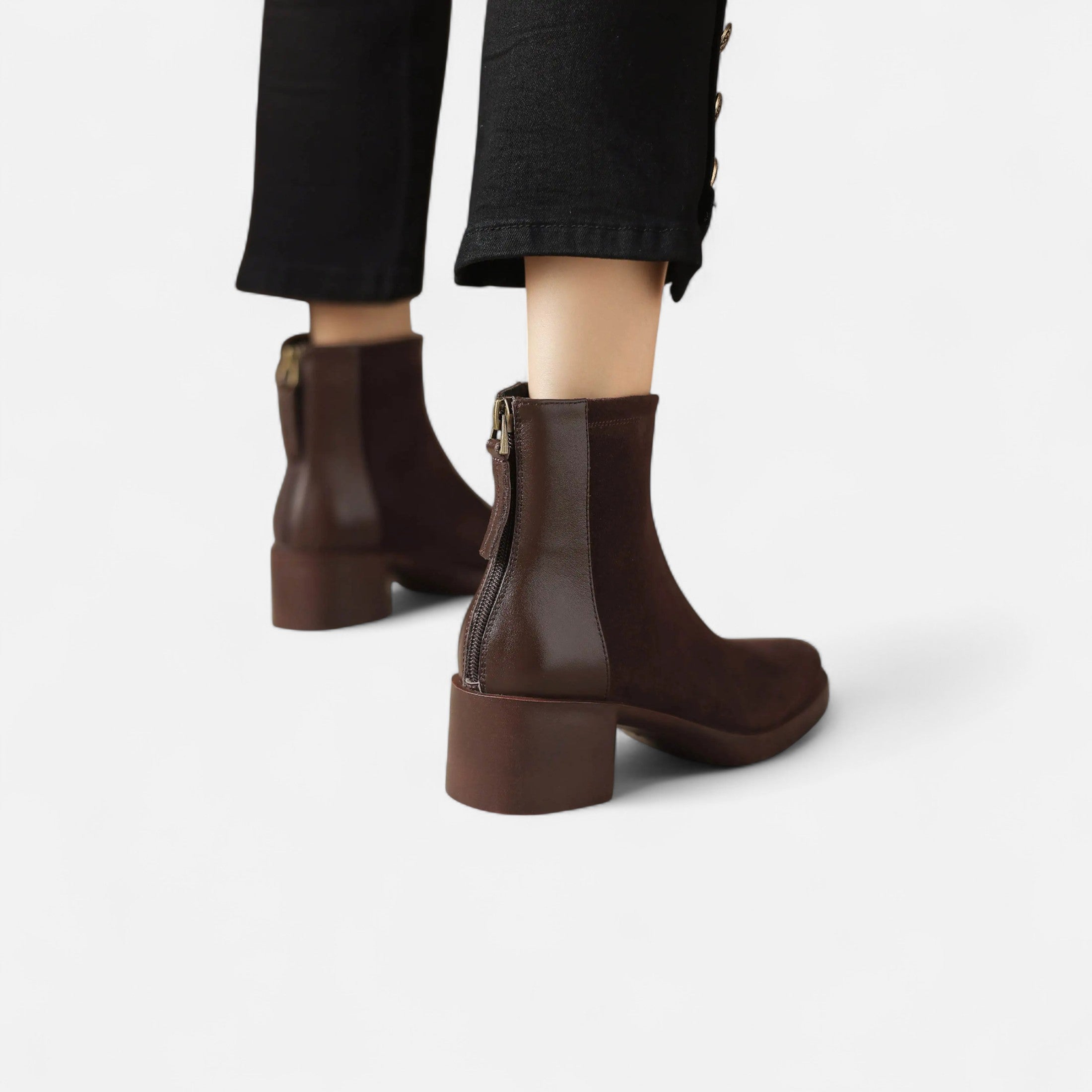 Bota de Cano Curto em Couro Suede para Mulheres – Bico Quadrado e Salto Médio