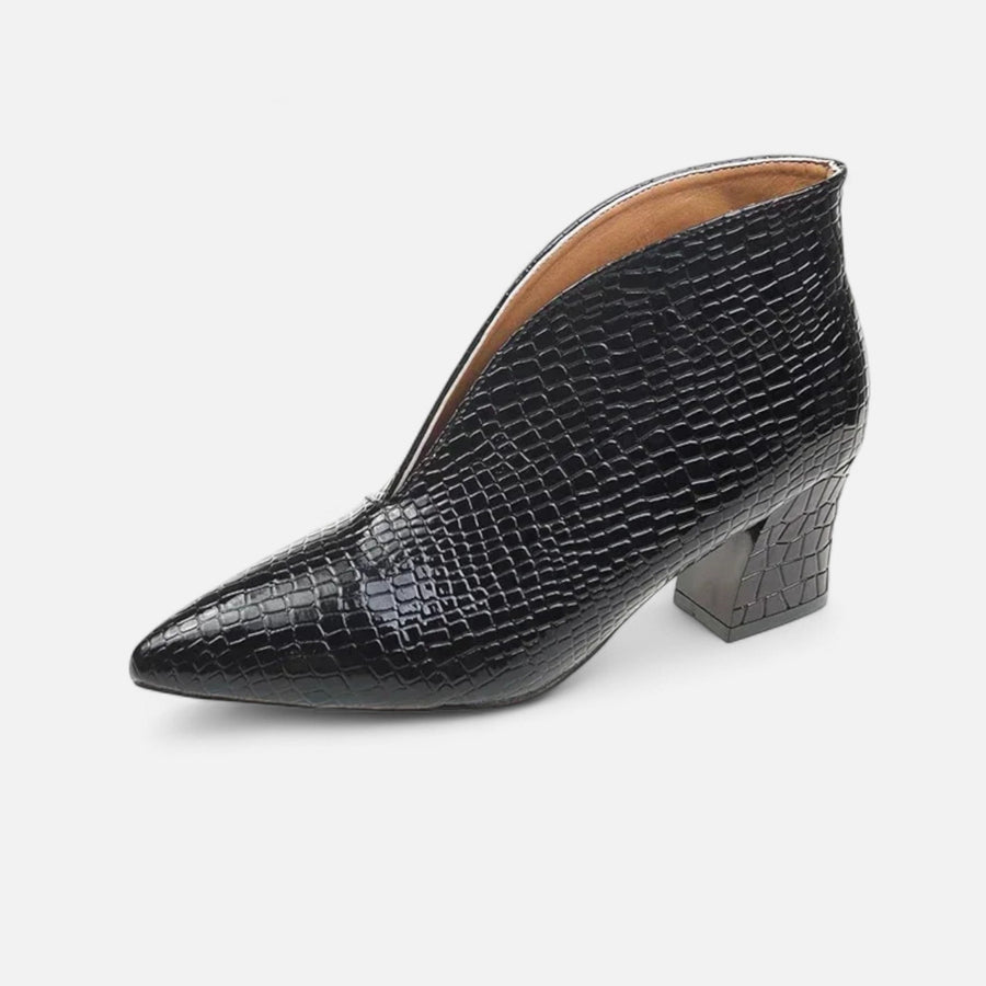 Botas de Cano Curto em Couro Sintético com Corte em V para Mulheres Preto