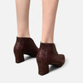 Botas de Cano Curto em Couro Sintético com Corte em V para Mulheres