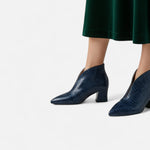 Botas de Cano Curto em Couro Sintético com Corte em V para Mulheres
