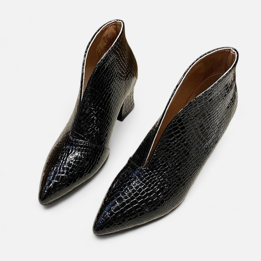 Botas de Cano Curto em Couro Sintético com Corte em V para Mulheres