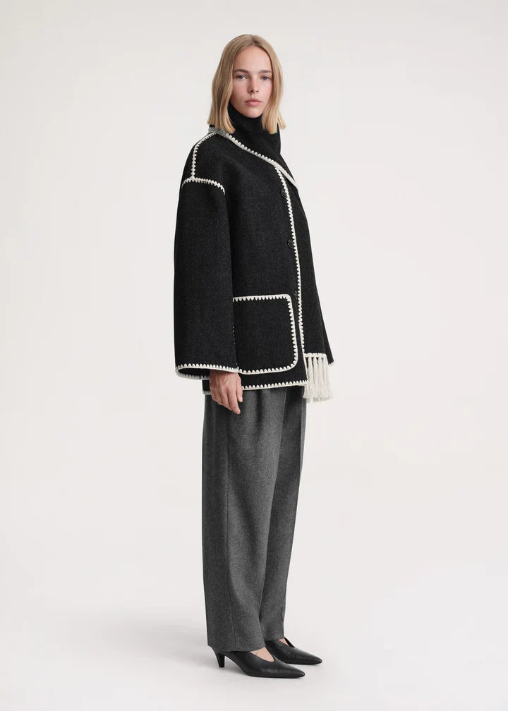 Casaco cachecol bordado Black and White | Faetton &Co.