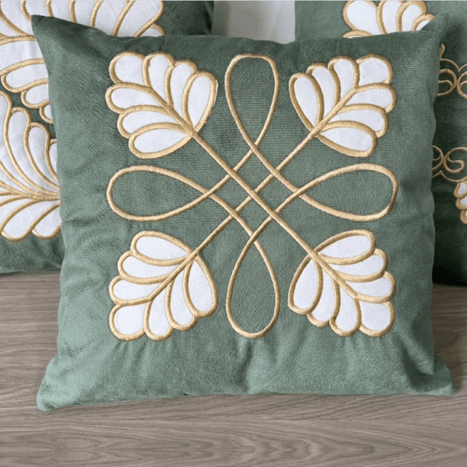 Conjunto com 5 Capas de Almofada Bordadas 45x45cm