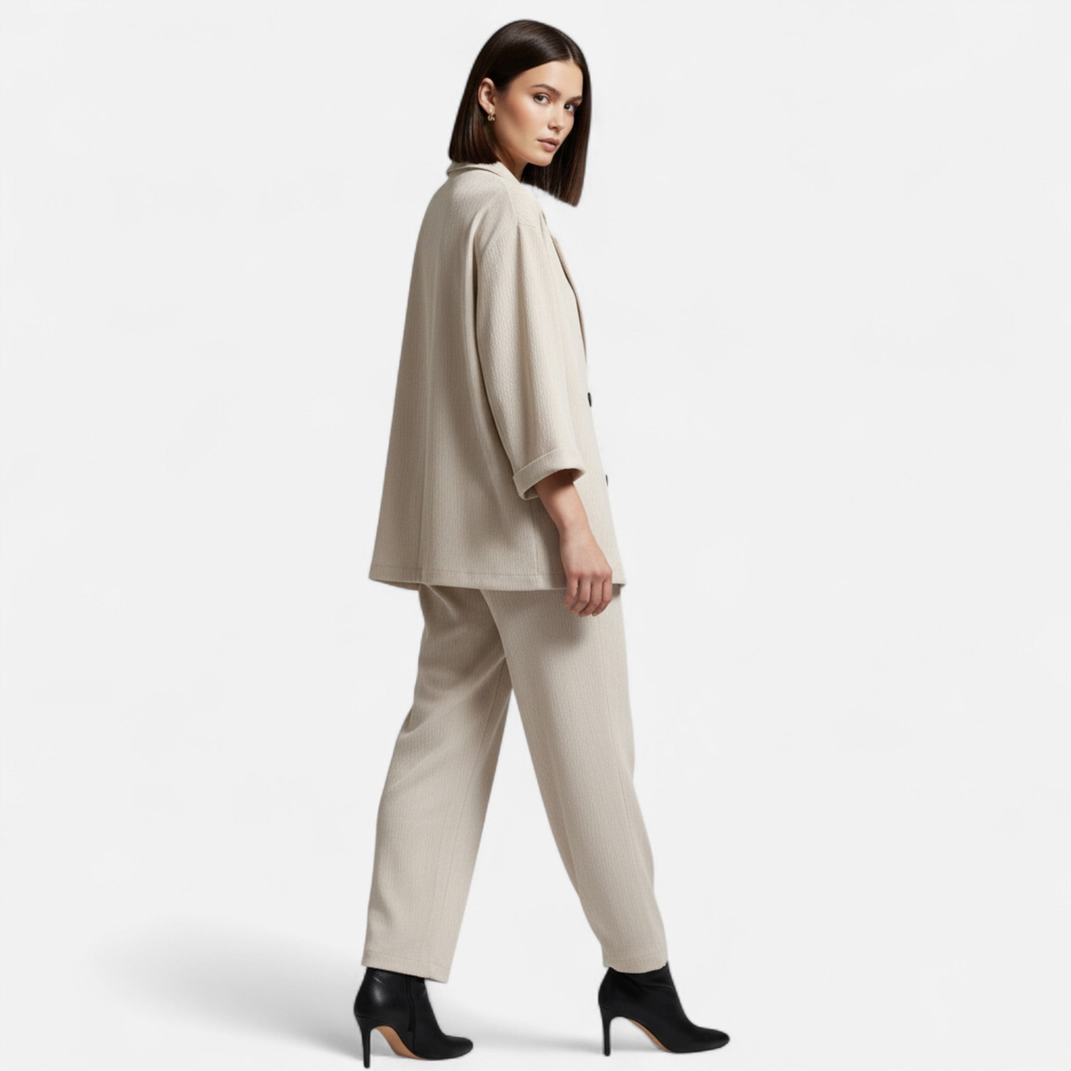 Conjunto de Blazer e Calças Amassadas Feminino – Elegância Escultural para o Outono