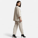 Conjunto de Blazer e Calças Amassadas Feminino – Elegância Escultural para o Outono
