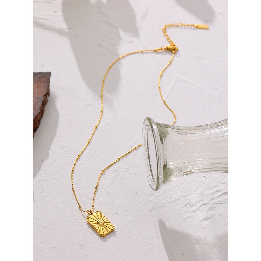 Colar Feminino Quadrado em Aço Inoxidável 3