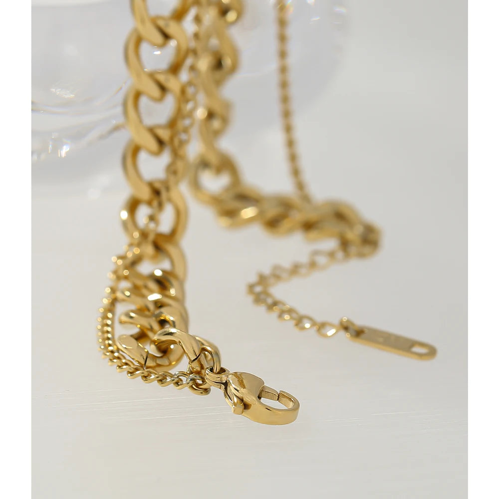 Colar Feminino Marcante com Pingente Gota