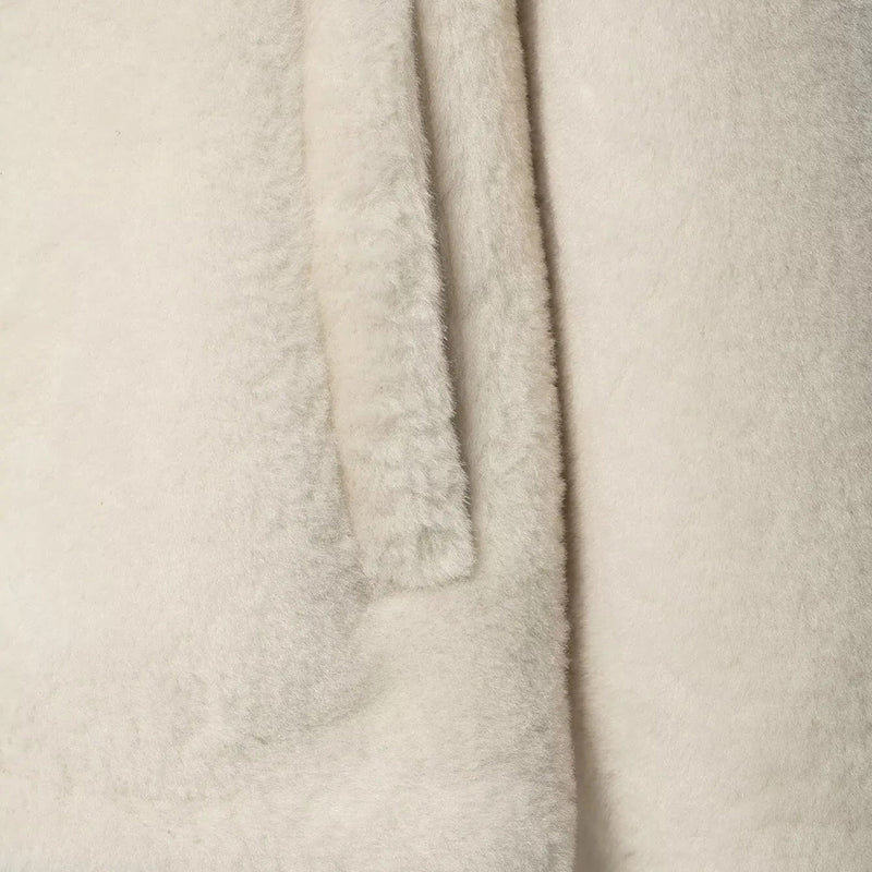 Jaqueta Feminina de Botão Toggle em Pelo Sintético