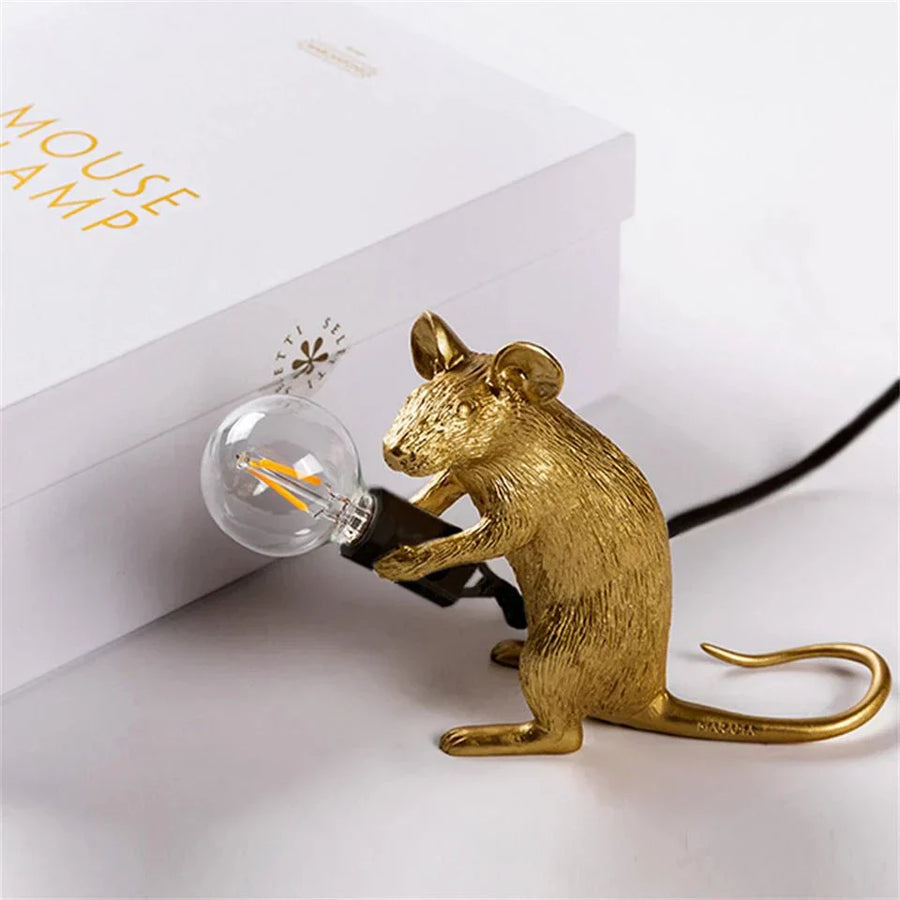 Luminária de Mesa Estilo Rato Art Deco – Iluminação LED Única para Ambientes Modernos