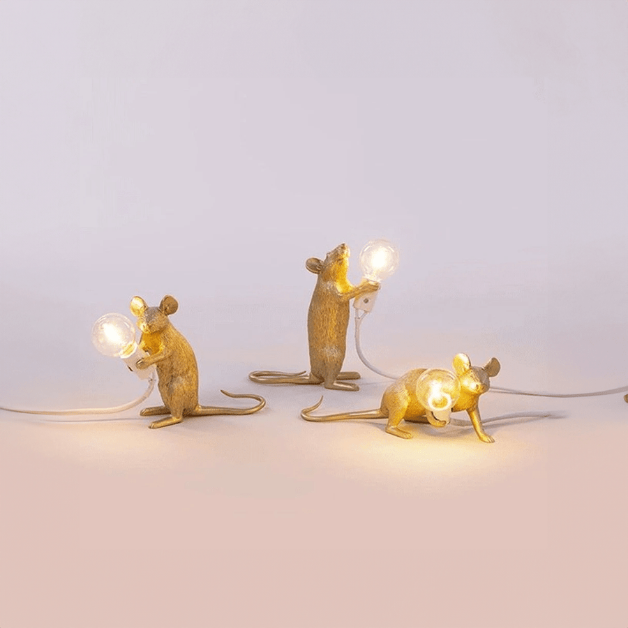 Luminária de Mesa Estilo Rato Art Deco – Iluminação LED Única para Ambientes Modernos