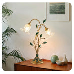 Luminária de Mesa Floral Vintage em Cristal - Detalhes Dourados para uma Sala de Estar Elegante