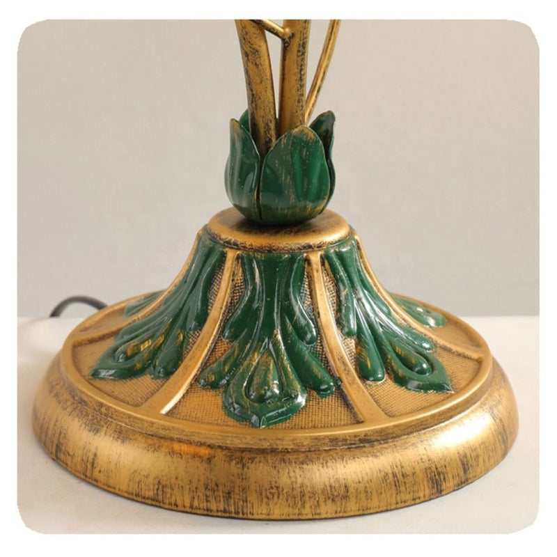 Luminária de Mesa Floral Vintage em Cristal - Detalhes Dourados para uma Sala de Estar Elegante