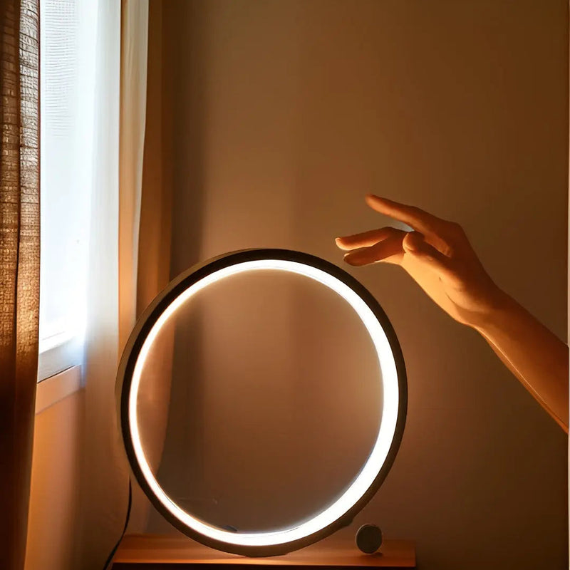 Luminária de Mesa LED Regulável com Design Minimalista - Iluminação Sofisticada para Cômodos e Estúdios