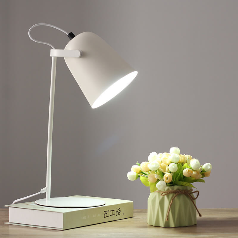 Luminária de Mesa Macaron Estilo Nórdico | Abajur de Ferro Contemporâneo Branco