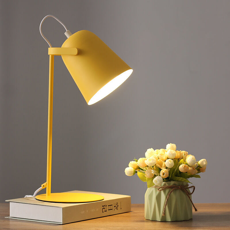 Luminária de Mesa Macaron Estilo Nórdico | Abajur de Ferro Contemporâneo