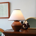 Luminária de Mesa Vintage em Madeira Estilo Wabi-Sabi | Abajur de Tecido Elegante para Quarto