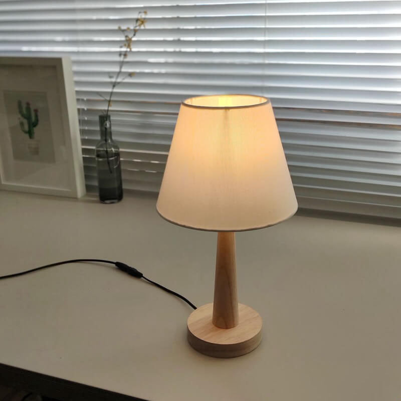Luminária de Mesa de Madeira Sólida em Estilo Nórdico