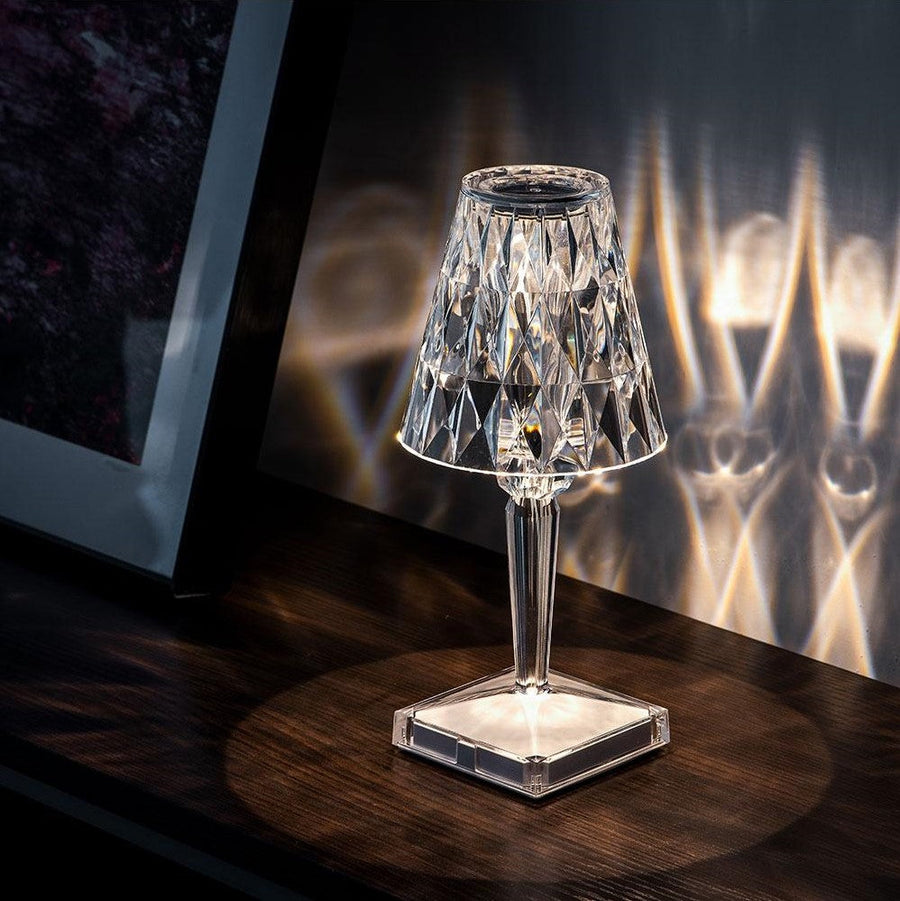 Luminária de Mesa em Cristal – Sofisticação Contemporânea e Ambiente Aconchegante Cristal