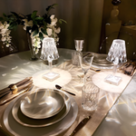 Luminária de Mesa em Cristal – Sofisticação Contemporânea e Ambiente Aconchegante