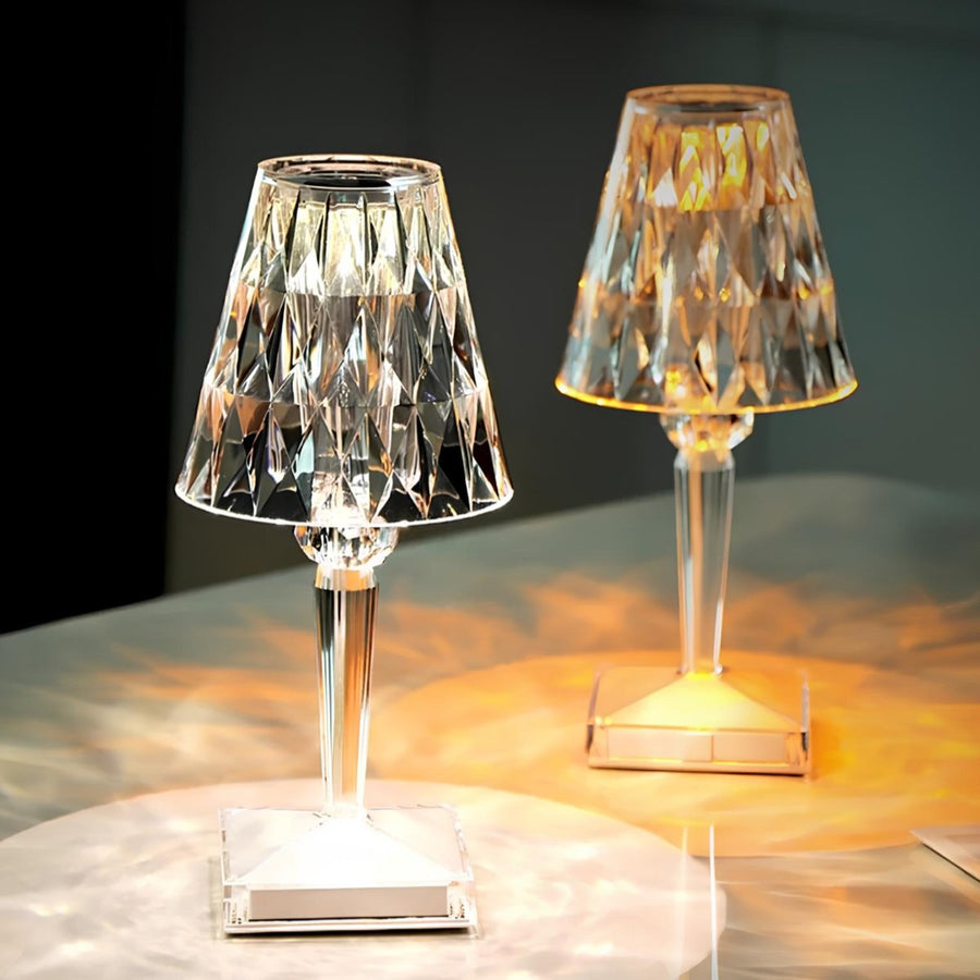 Luminária de Mesa em Cristal – Sofisticação Contemporânea e Ambiente Aconchegante