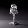 Luminária de Mesa em Cristal – Sofisticação Contemporânea e Ambiente Aconchegante