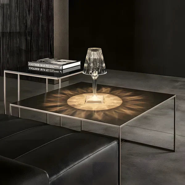 Luminária de Mesa em Cristal – Sofisticação Contemporânea e Ambiente Aconchegante