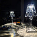 Luminária de Mesa em Cristal – Sofisticação Contemporânea e Ambiente Aconchegante