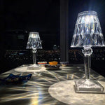 Luminária de Mesa em Cristal – Sofisticação Contemporânea e Ambiente Aconchegante
