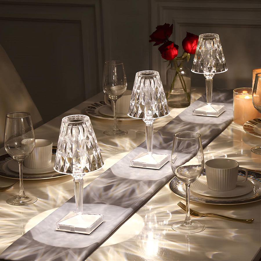 Luminária de Mesa em Cristal – Sofisticação Contemporânea e Ambiente Aconchegante