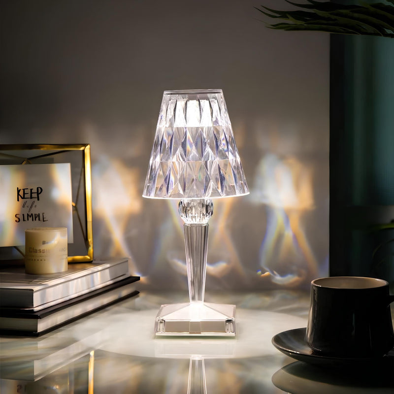 Luminária de Mesa em Cristal – Sofisticação Contemporânea e Ambiente Aconchegante