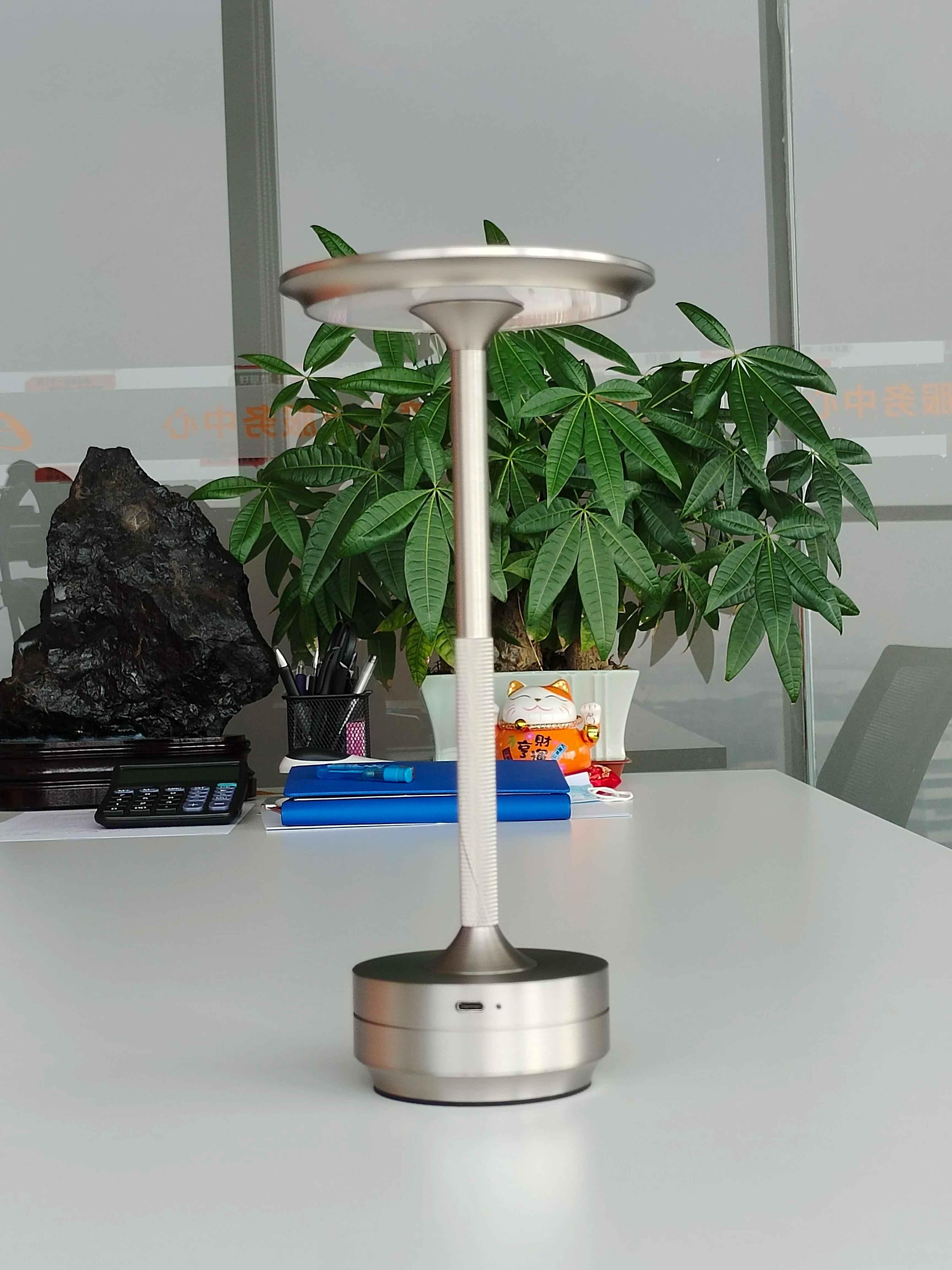 Luminária de mesa Conforto | Abajur Sem Fio - Iluminação LED Portátil e Recarregável