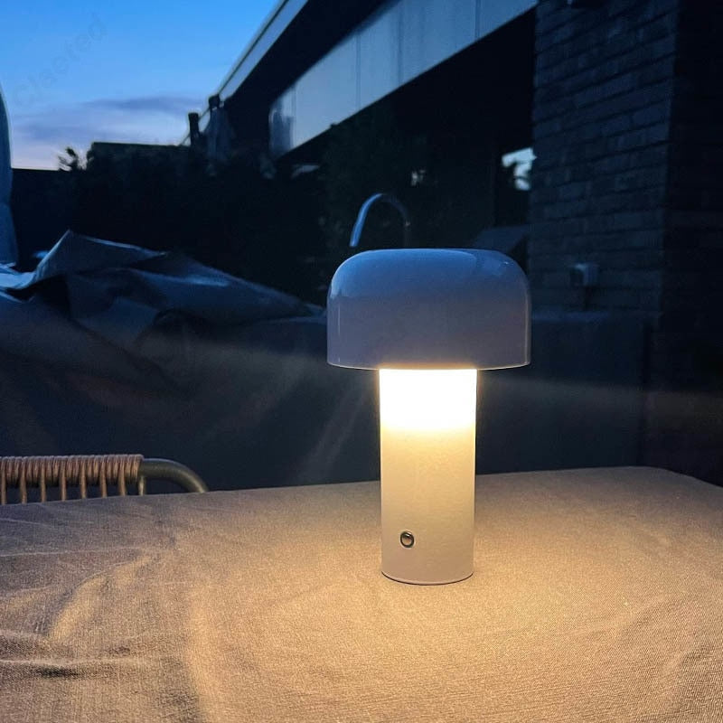 Luminária de mesa Dimerizável e Portátil - Recarregável via USB com Controle Touch para Cabeceira