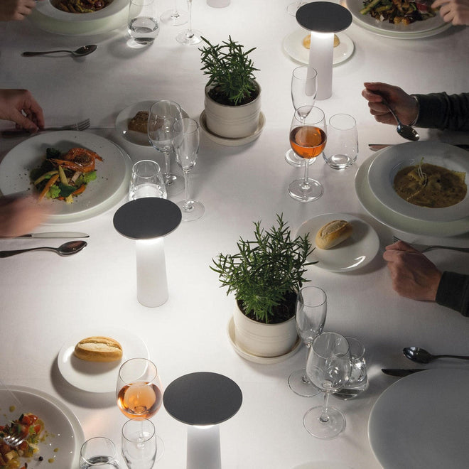 Luminária de mesa Flexível – Abajur LED Ajustável com Carregamento via USB-C