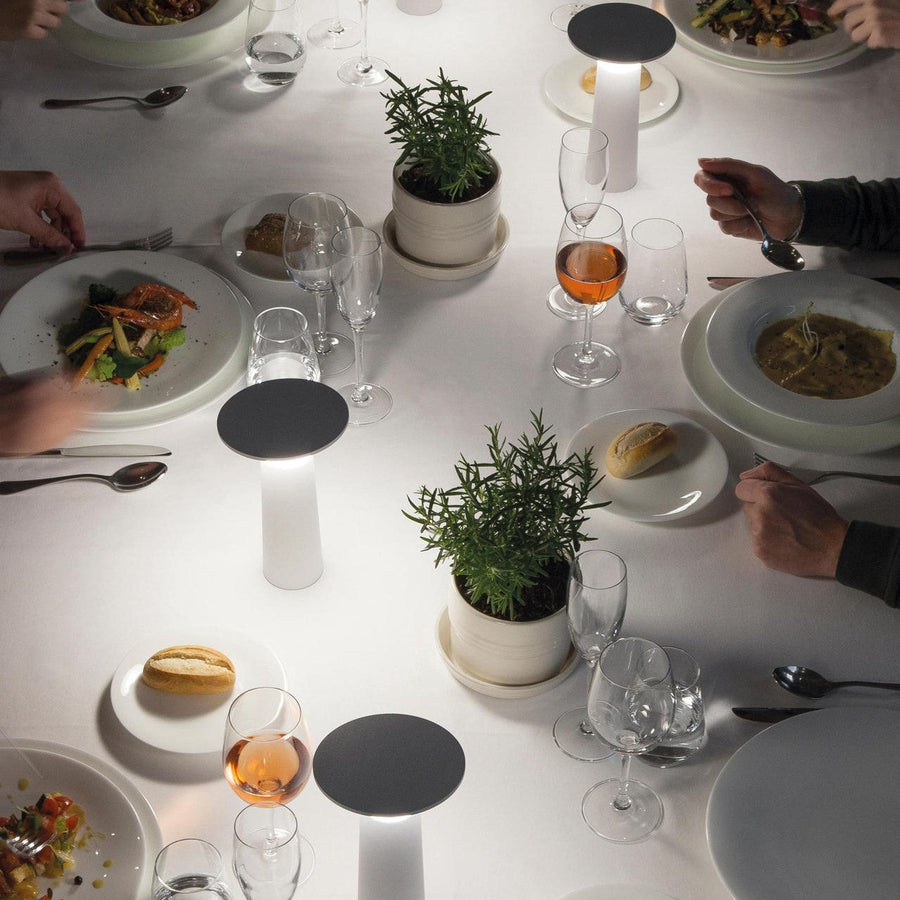 Luminária de mesa Flexível – Abajur LED Ajustável com Carregamento via USB-C