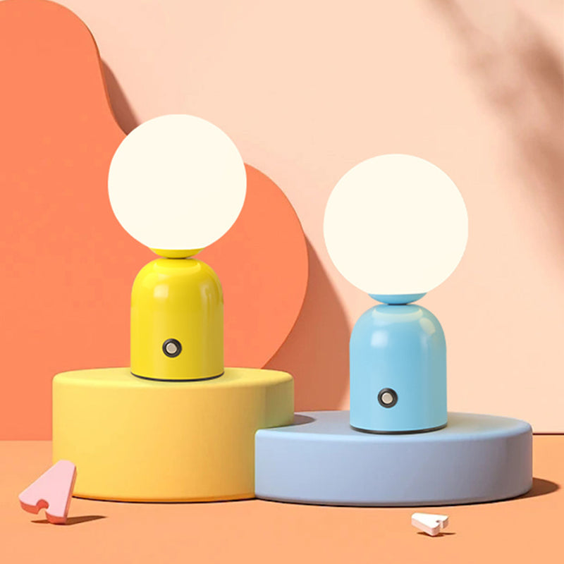 Luminária de mesa Redonda em Acrílico LED Estilo Escandinavo com Conexão USB para Quarto
