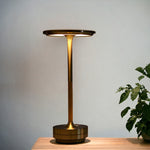 Luminária de mesa Sem Fio Aura - Abajur Moderno com Controle Touch e Estilo Nórdico Dourado