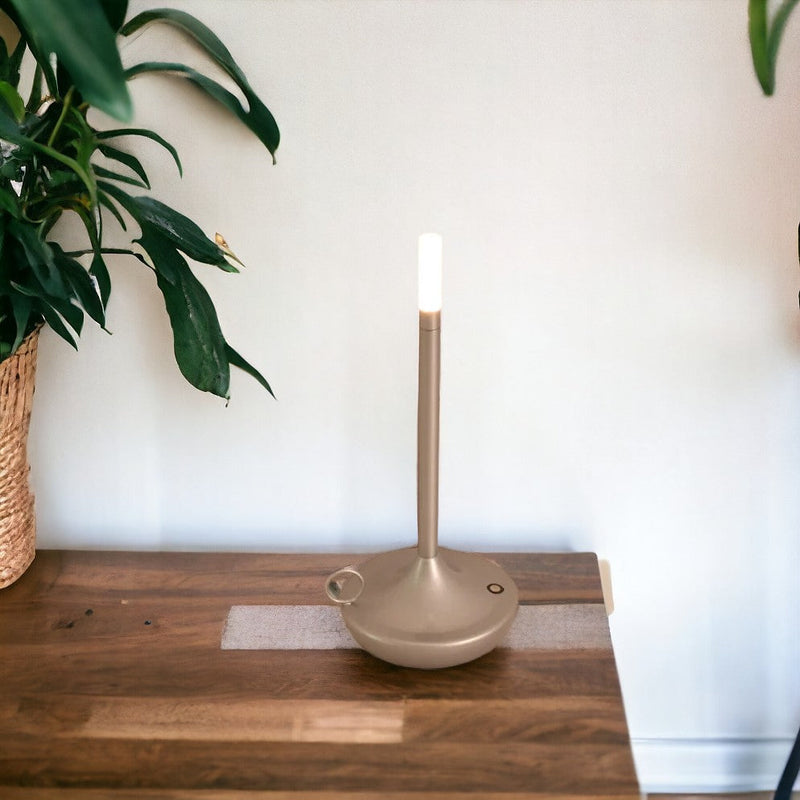 Luminária de mesa Táctil em Forma de Vela Recarregável - Perfeita para Camping, Escritórios, Cafés, Restaurantes e Muito Mais - Luz LED Duradoura com 3 Intensidades de Iluminação Prata