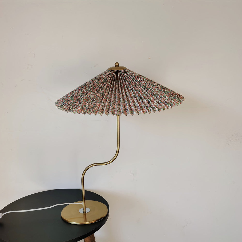 Luminária de mesa Vintage com Abajur Plissado em Latão | Luminária Decorativa Retro para Quarto e Sala de Estar