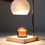 Luminária de mesa com design moderno em madeira e aspecto de cera derretida. Branco Fosco