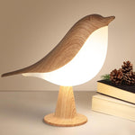 Luminária de mesa com toque, difusor de essências e brilho regulável.