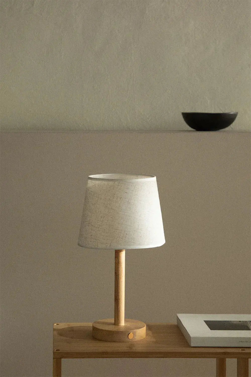 Luminária de mesa de madeira sem fio - Abajur moderno recarregável via USB para iluminação ambiente.