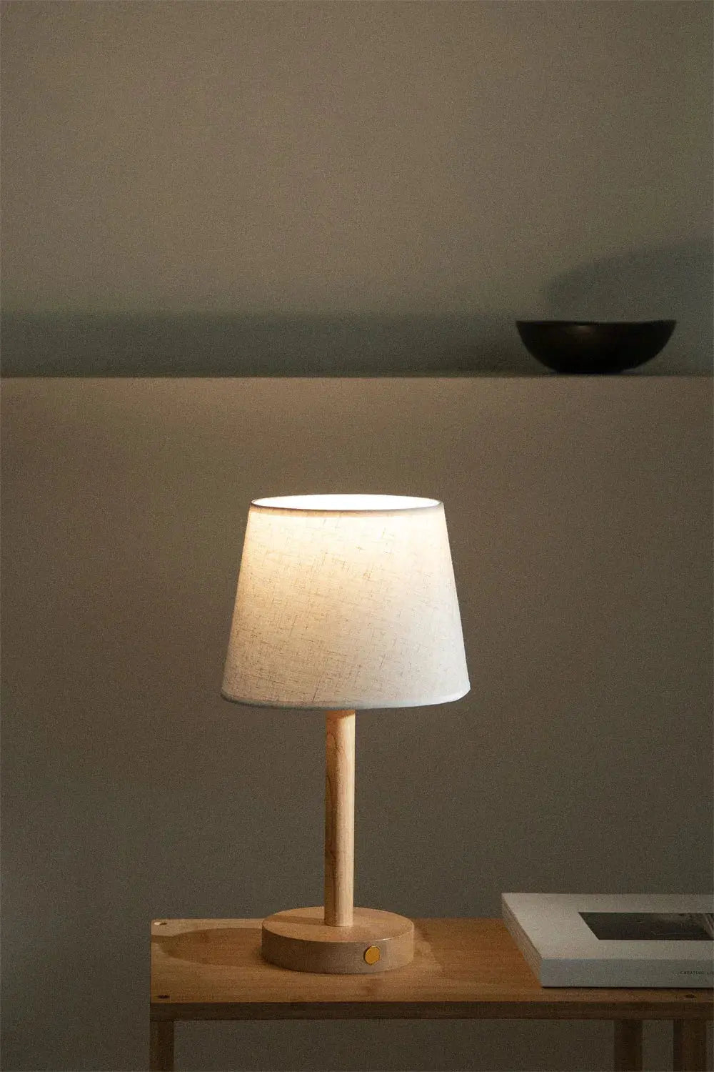 Luminária de mesa de madeira sem fio - Abajur moderno recarregável via USB para iluminação ambiente.