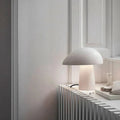 Luminária de mesa elegante com design escandinavo encantador