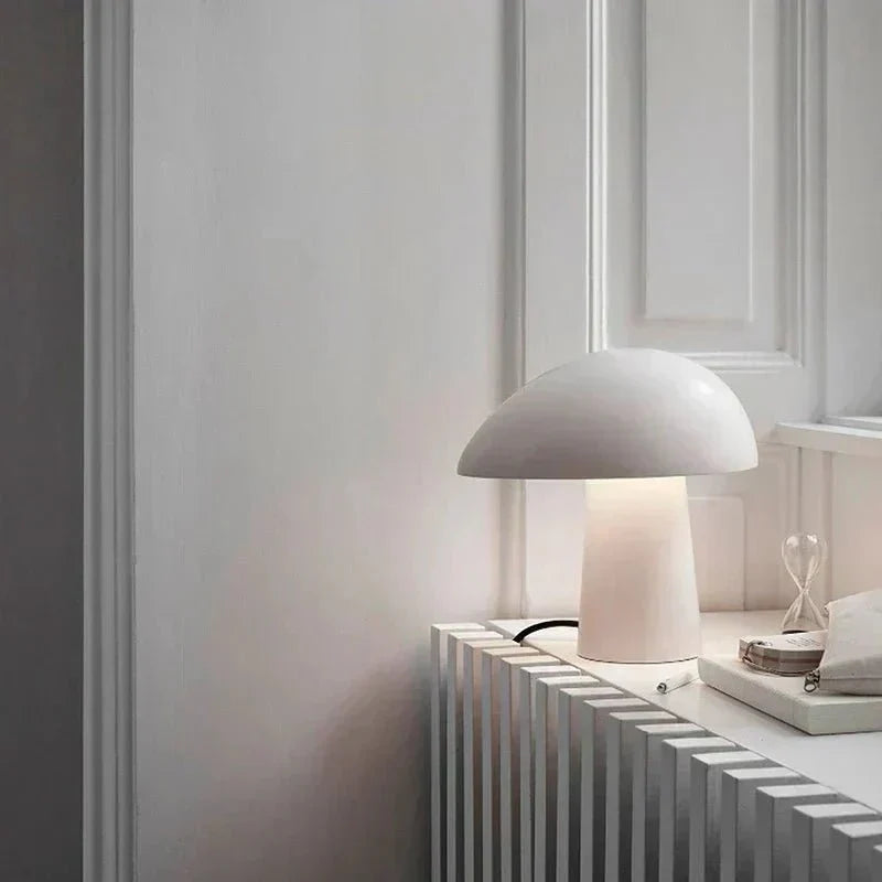 Luminária de mesa elegante com design escandinavo encantador